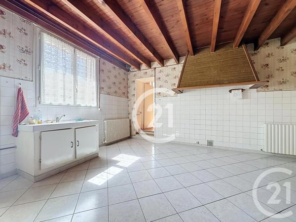 Maison à vendre  5 pièces - 151,50 m 2   LE SEURE  - 17