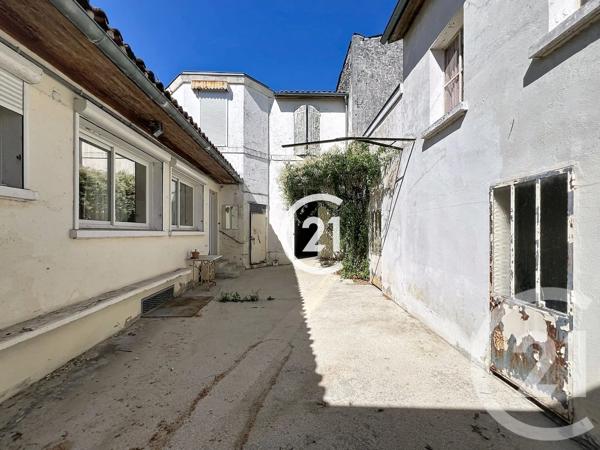 Maison à vendre  5 pièces - 151,50 m 2   LE SEURE  - 17