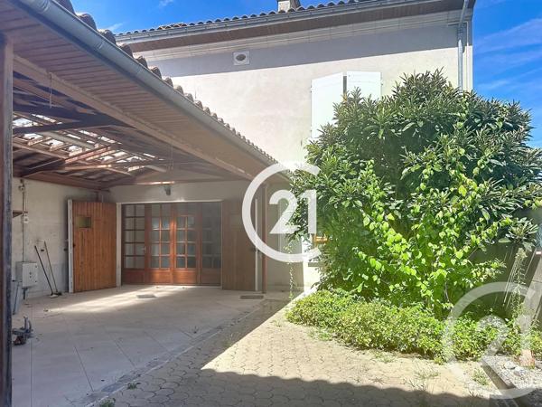 Maison à vendre  5 pièces - 151,50 m 2   LE SEURE  - 17