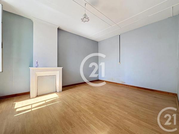 Maison à vendre  5 pièces - 151,50 m 2   LE SEURE  - 17