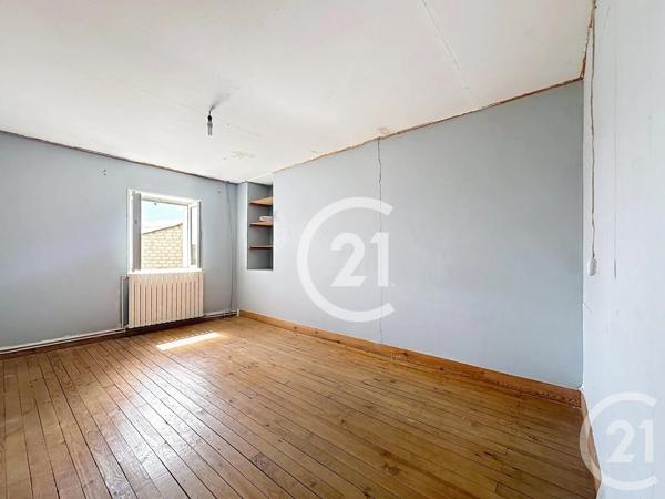 Maison à vendre  5 pièces - 151,50 m 2   LE SEURE  - 17