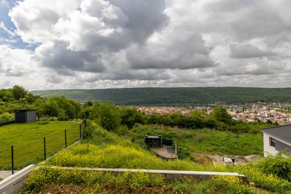 Maison NEUVE DISPONIBLE - Secteur résidentiel