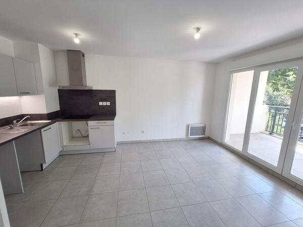 Hyères OUEST - Appartement T2 - Terrasse -Stationnement privé - Ascenseur