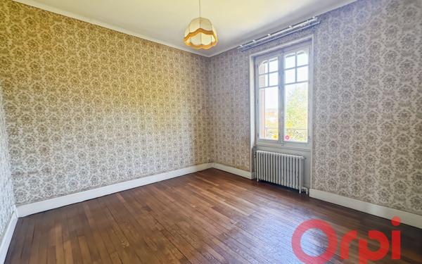 Maison à vendre    5 pièces •  Saint-Amand-Montrond