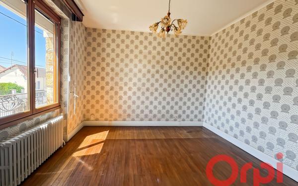 Maison à vendre    5 pièces •  Saint-Amand-Montrond