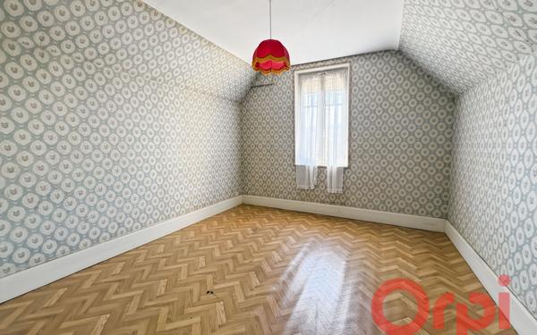 Maison à vendre    5 pièces •  Saint-Amand-Montrond