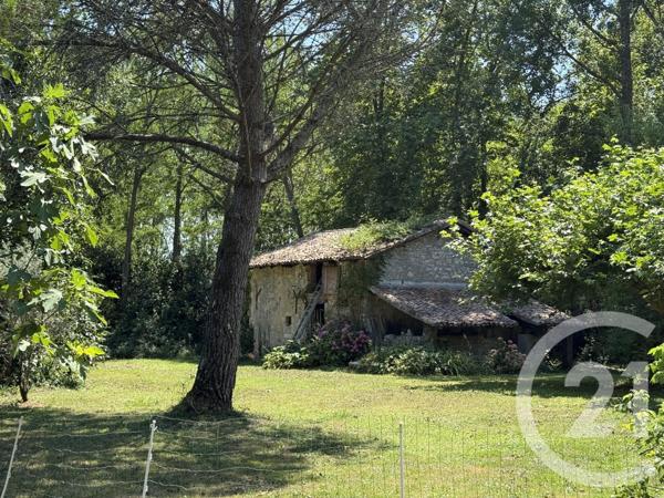 Maison à vendre  20 pièces - 660 m2 URT - 64