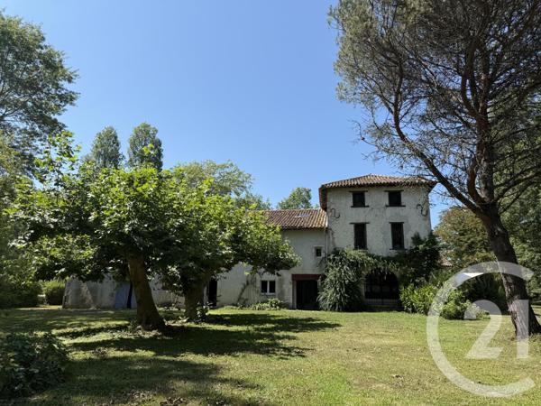 Maison à vendre  20 pièces - 660 m2 URT - 64