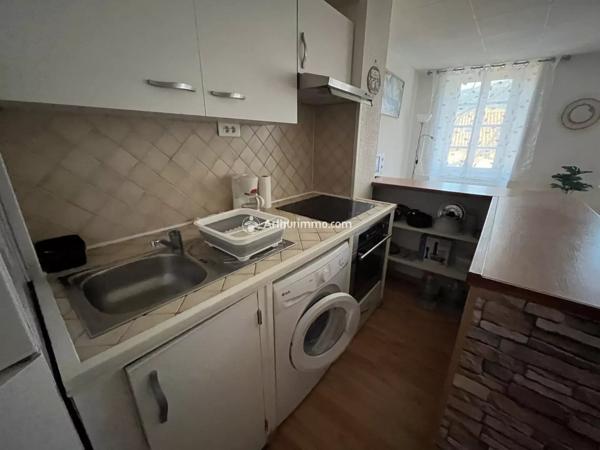 Vente                                                      Immeuble
                        
                     5 pièces                      188 m2                     à Millau
