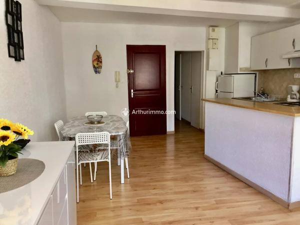Vente                                                      Immeuble
                        
                     5 pièces                      188 m2                     à Millau