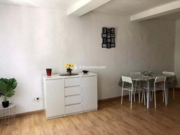 Vente                                                      Immeuble
                        
                     5 pièces                      188 m2                     à Millau