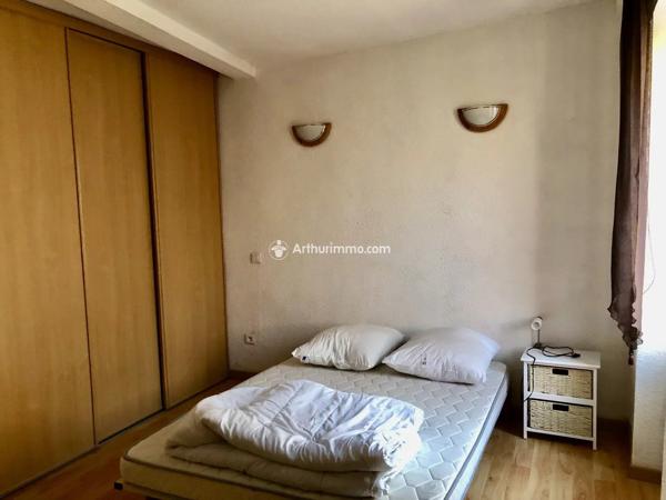 Vente                                                      Immeuble
                        
                     5 pièces                      188 m2                     à Millau
