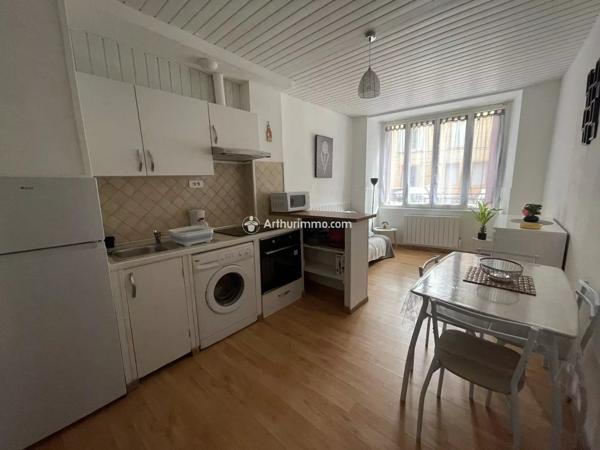 Vente                                                      Immeuble
                        
                     5 pièces                      188 m2                     à Millau