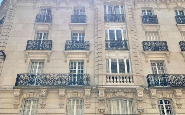 Appartement à louer    3 pièces • 59 m2 Paris 15