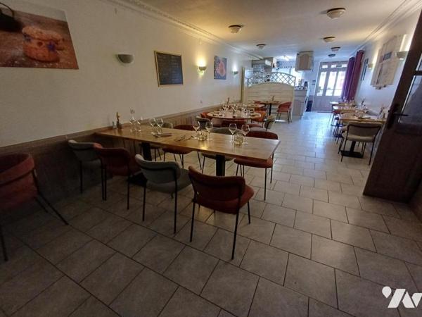 BONNETABLE - Murs d'un restaurant au coeur du village