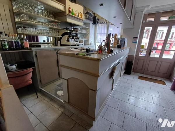 BONNETABLE - Murs d'un restaurant au coeur du village