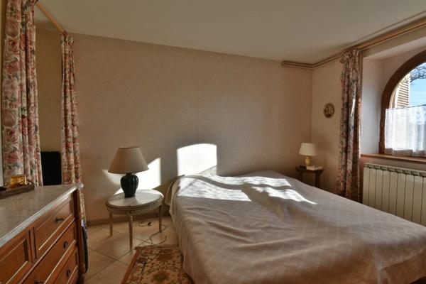 À Vendre : Maison de campagne avec étang et terrain de plus de 8000m² – Saint-Agnan-de-Versillat