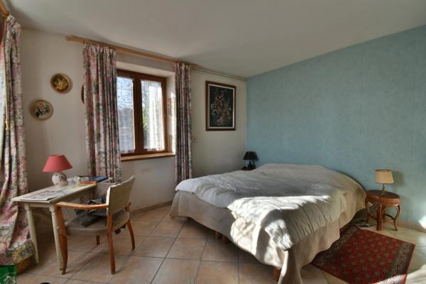 À Vendre : Maison de campagne avec étang et terrain de plus de 8000m² – Saint-Agnan-de-Versillat