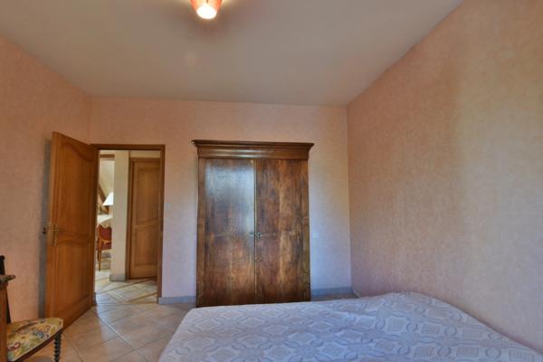 À Vendre : Maison de campagne avec étang et terrain de plus de 8000m² – Saint-Agnan-de-Versillat