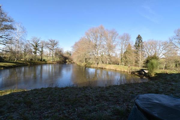 À Vendre : Maison de campagne avec étang et terrain de plus de 8000m² – Saint-Agnan-de-Versillat