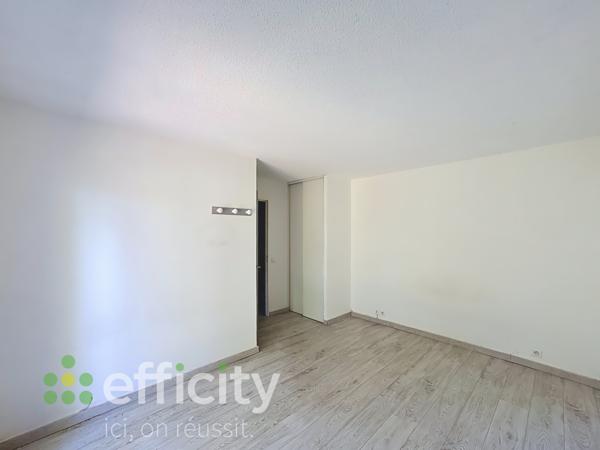Maison
         5 pièces
        - 118 m² Exclusivité 439 000 € *