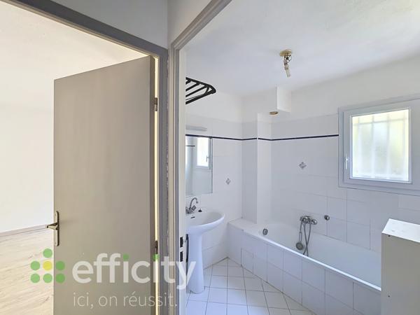 Maison
         5 pièces
        - 118 m² Exclusivité 439 000 € *