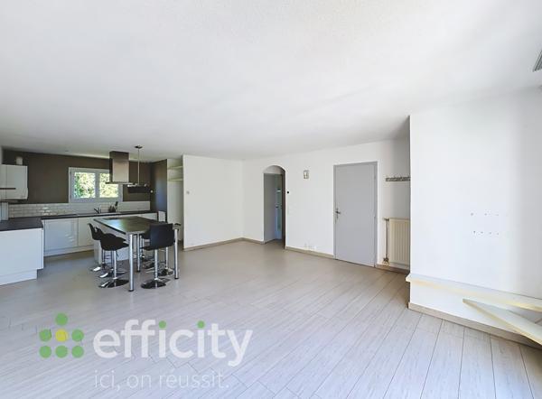 Maison
         5 pièces
        - 118 m² Exclusivité 439 000 € *
