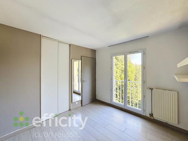 Maison
         5 pièces
        - 118 m² Exclusivité 439 000 € *
