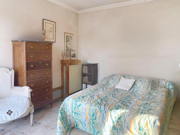 Grand appartement lumineux 2 chambres, dernier étage vue dégagée