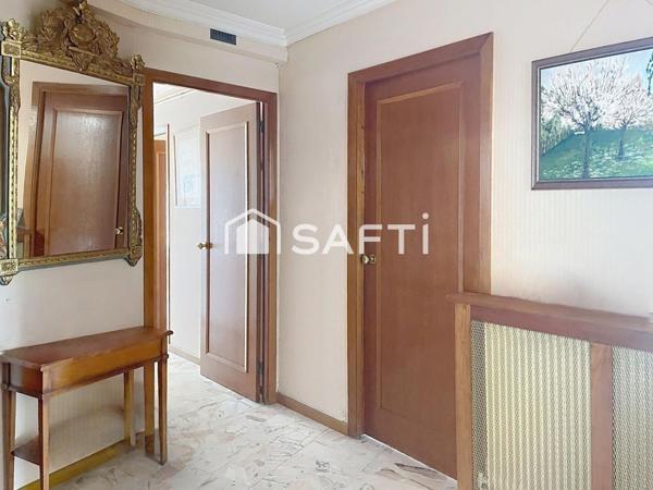 Grand appartement lumineux 2 chambres, dernier étage vue dégagée