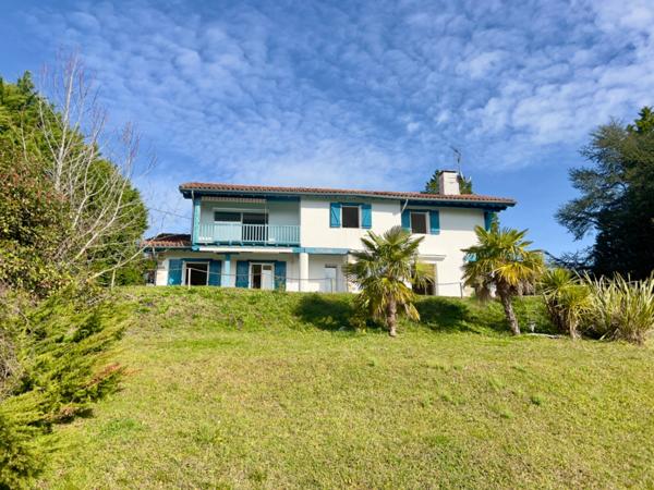 MAISON D'EXCEPTION DE 248m2 AVEC VUE PANORAMIQUE SUR LES MONTAGNES