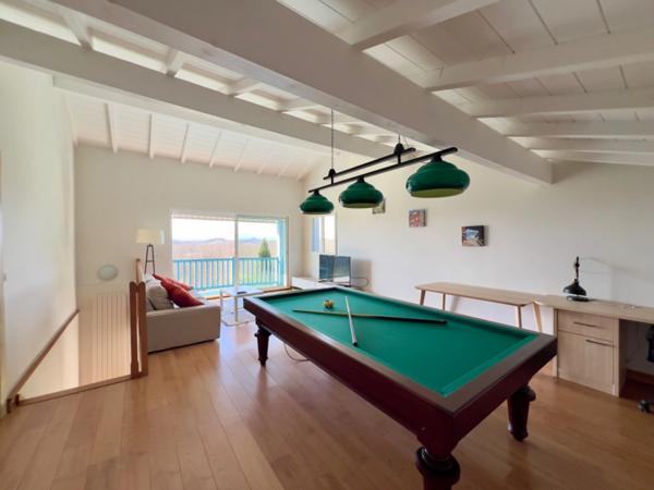 MAISON D'EXCEPTION DE 248m2 AVEC VUE PANORAMIQUE SUR LES MONTAGNES