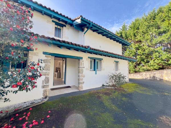 MAISON D'EXCEPTION DE 248m2 AVEC VUE PANORAMIQUE SUR LES MONTAGNES