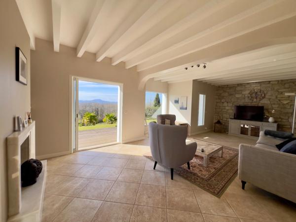 MAISON D'EXCEPTION DE 248m2 AVEC VUE PANORAMIQUE SUR LES MONTAGNES