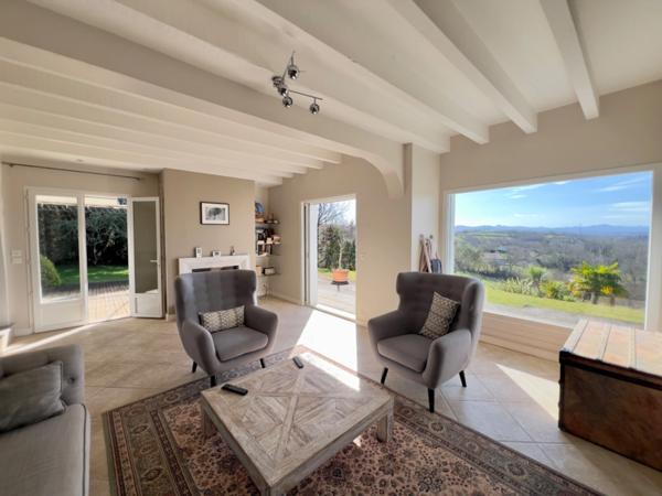 MAISON D'EXCEPTION DE 248m2 AVEC VUE PANORAMIQUE SUR LES MONTAGNES