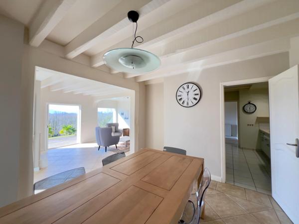 MAISON D'EXCEPTION DE 248m2 AVEC VUE PANORAMIQUE SUR LES MONTAGNES