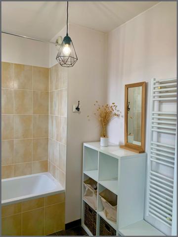 Charmant, lumineux et spacieux - Le calme en ville !!