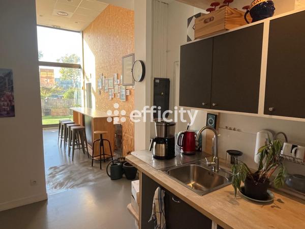 Bureau 8 pièces - 230 m²