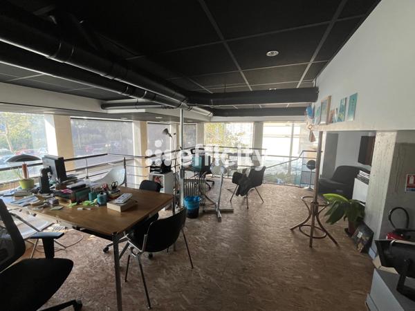 Bureau 8 pièces - 230 m²