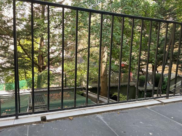 75010 Paris - Republique / Canal Saint Martin - bureaux avec terrasse