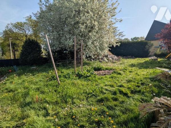 GUICHEN - Centre - Hors lotissement - Terrain de 333 m² exposé sud - Viabilisation à prévoir - ...