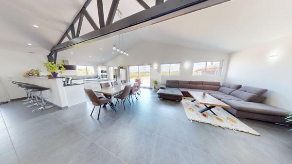 Loft en plain-pied - 212 m² - à 15 min d'Hazebrouck - Rare sur le marché !