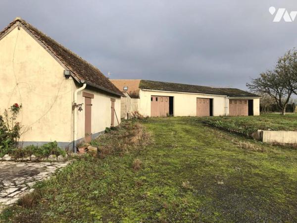 VILLAINES SOUS MALICORNE : FERMETTE LONGERE sur terrain 3830 m²