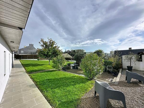 A VENDRE MAISON QUIMPER KERFEUNTEUN AVEC JARDIN SUD 5 CHAMBRES 180M2 LES COMMERCES A PIED