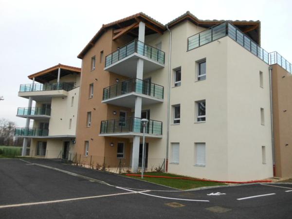 A louer T2 Attignat terrasse, garage et cave