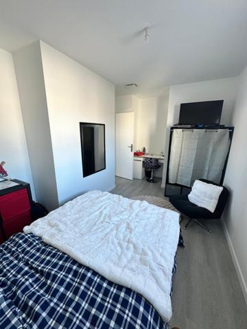 Villa récente climatisée, 4 chambres, piscine.