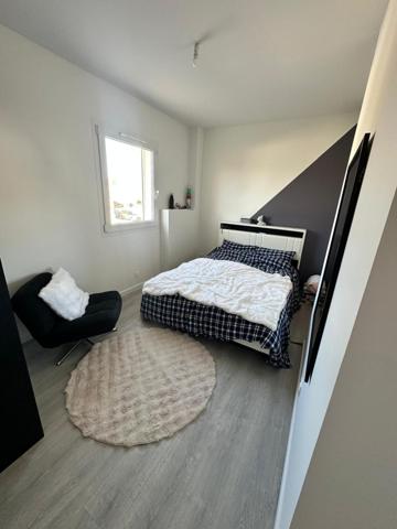 Villa récente climatisée, 4 chambres, piscine.