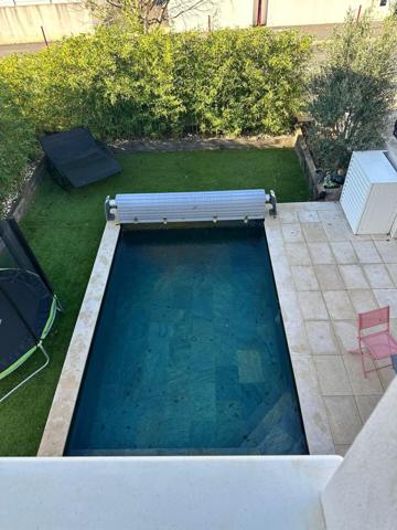 Villa récente climatisée, 4 chambres, piscine.