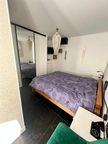 Villa récente climatisée, 4 chambres, piscine.