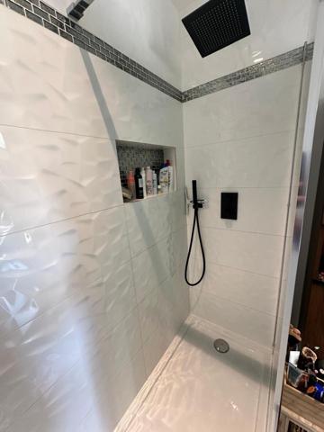 Villa récente climatisée, 4 chambres, piscine.